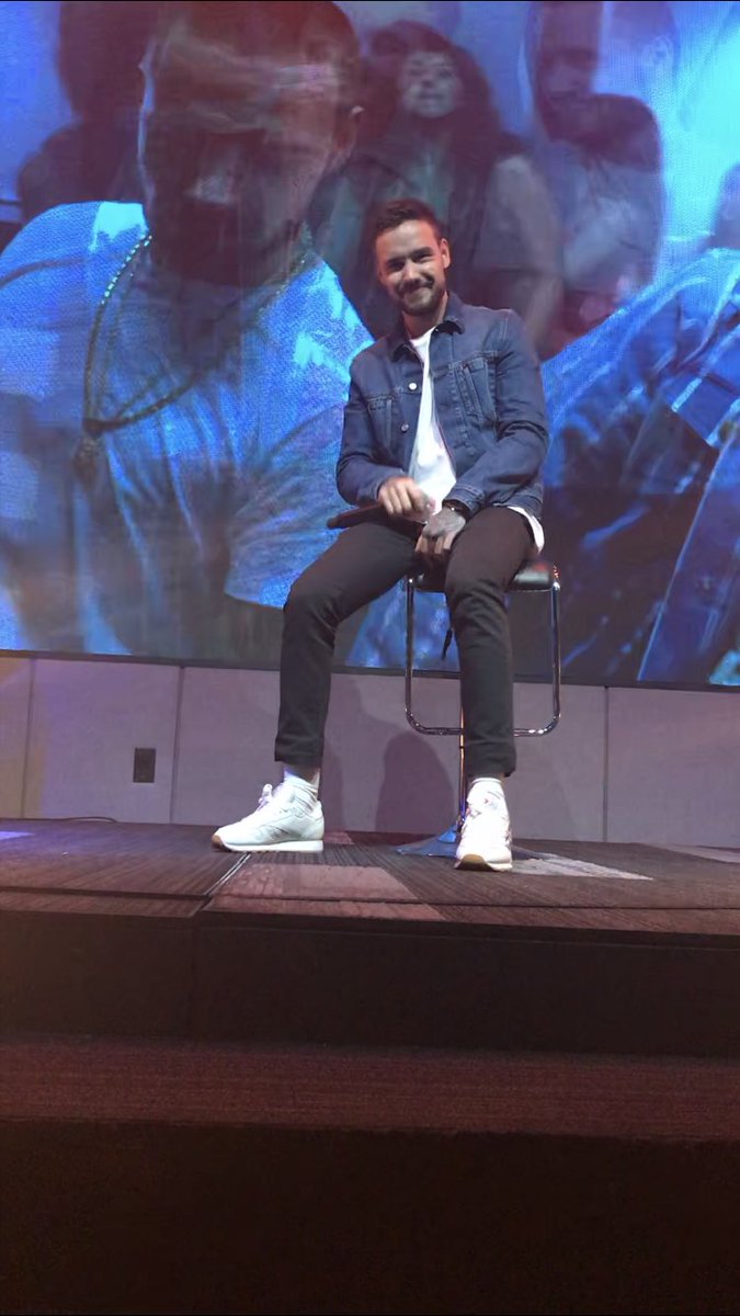 Bonny hugged Liam 🧼 tweet media