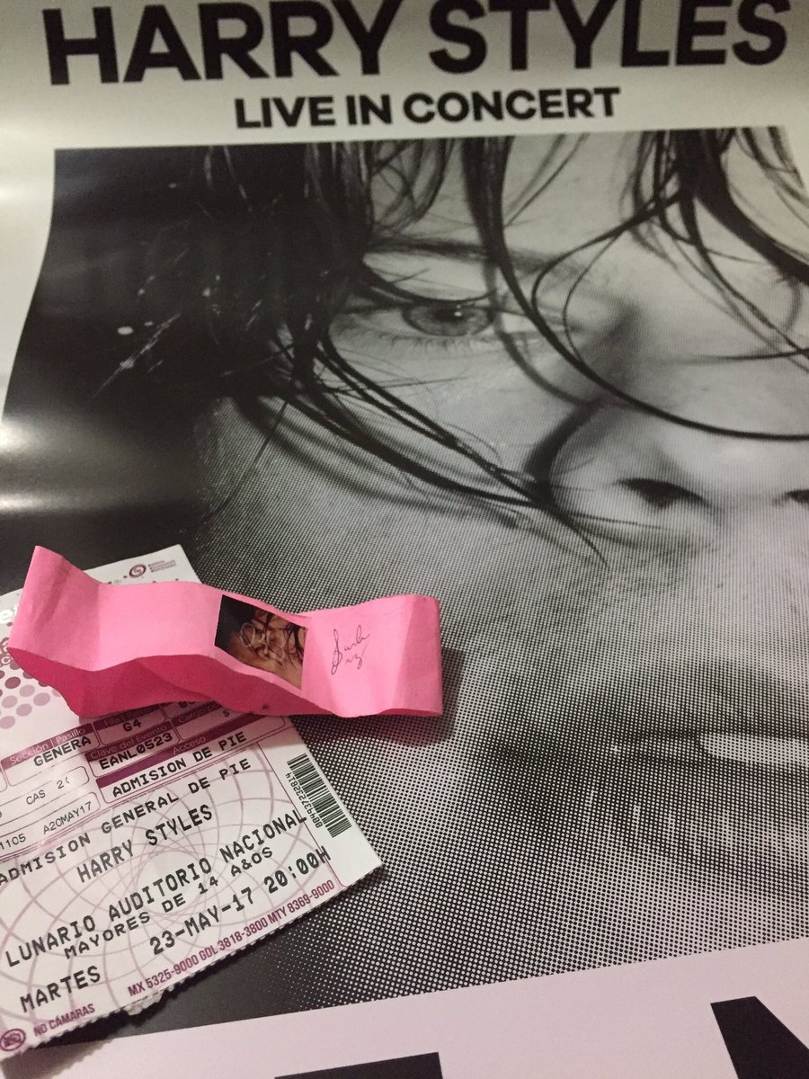 Bonny hugged Liam 🧼 tweet media