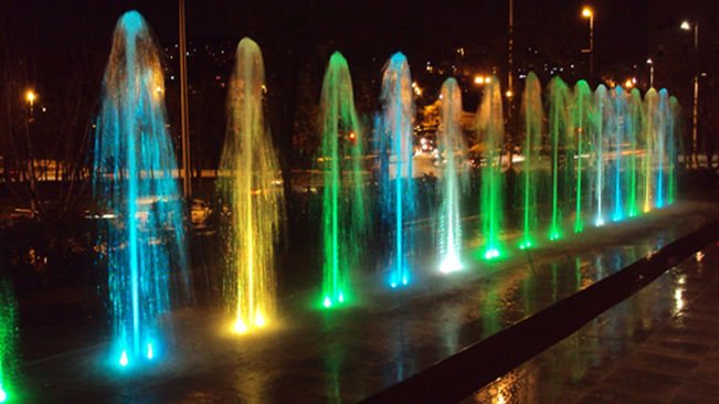 La font de la plaça és un espectacle quan matem polls. Et convidem a venir a la plaça de Sant Esteve de les Roures a provar-ho, però si venen els de l'associació animalista <a href="/pacmaseder/">Associació Animalista de Sant Esteve de Roures</a>
hem de dir que és una activitat de la @SantEstevePelu 😉

<a href="/AiguaRoures/">Aigües de Sant Esteve de les Roures #SEDR</a> <a href="/mediambientSER/">Regidoria de medi ambient St Esteve de les Roures</a>