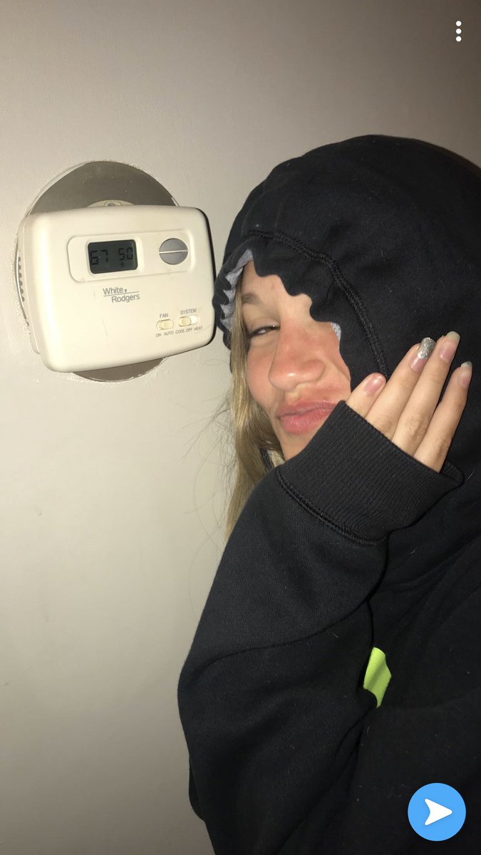 breezy_dink's tweet photo. Last night I dared my sister to turn the thermostat down to 50 degrees after my parents went to sleep.... this is what I came home to today 😂 https://t.co/fAFVxyriNj