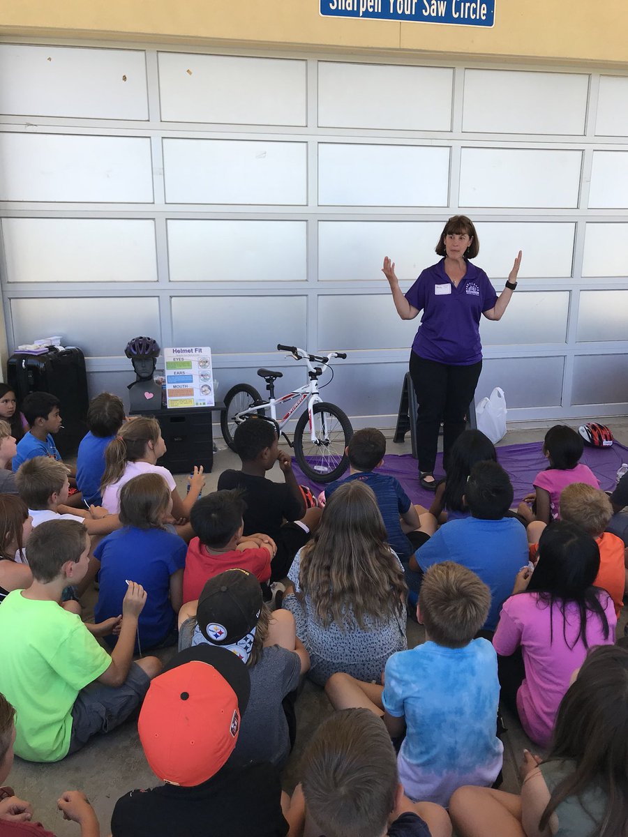 Teacherjoachim's tweet photo. A huge thank you to @CityofRoseville for coming out and teaching our students Bike Safety! This Bike Day rocked! #RCSDJunction #RCSDchampion https://t.co/jZ8FuD3Z9I