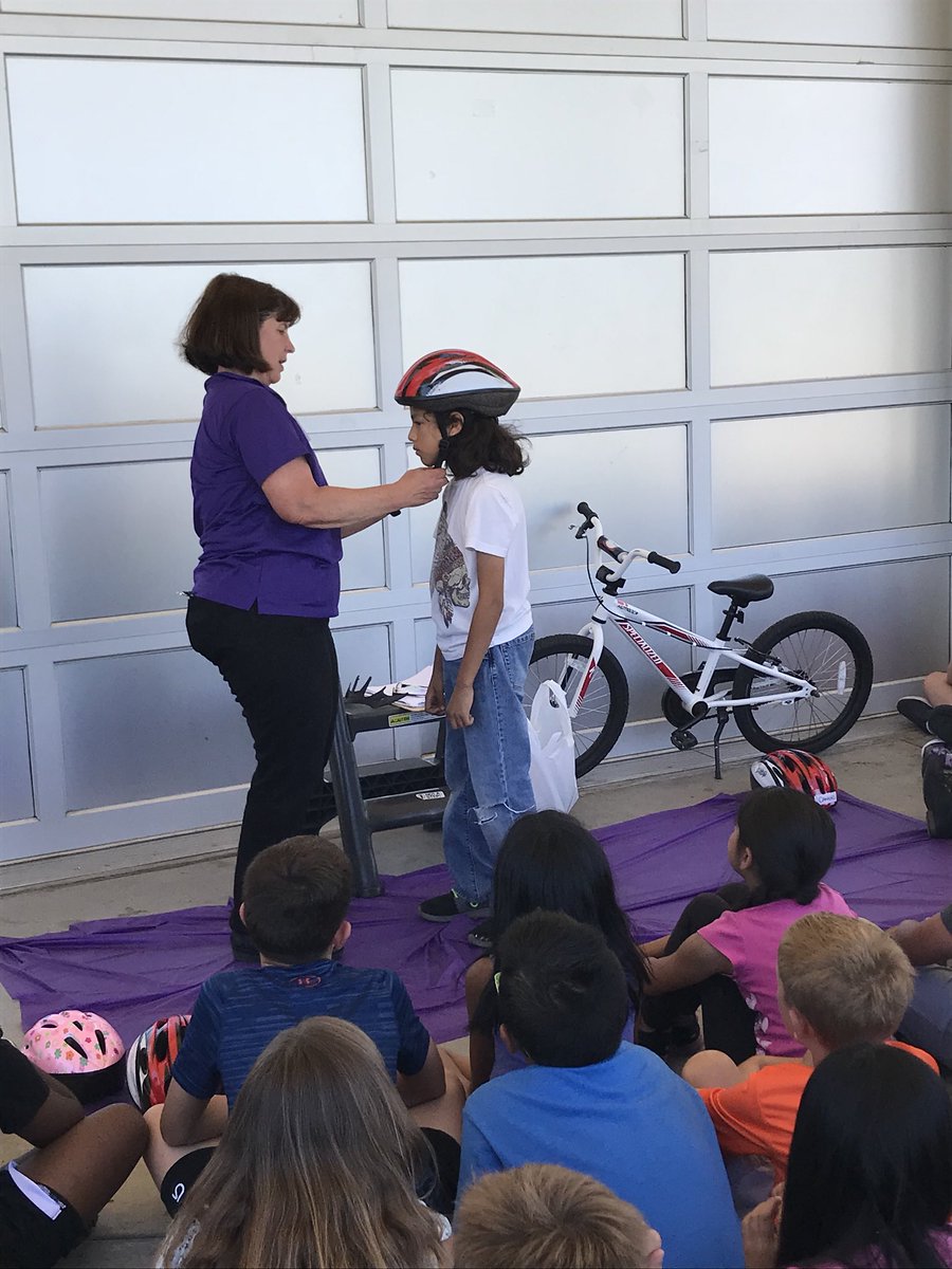 Teacherjoachim's tweet photo. A huge thank you to @CityofRoseville for coming out and teaching our students Bike Safety! This Bike Day rocked! #RCSDJunction #RCSDchampion https://t.co/jZ8FuD3Z9I