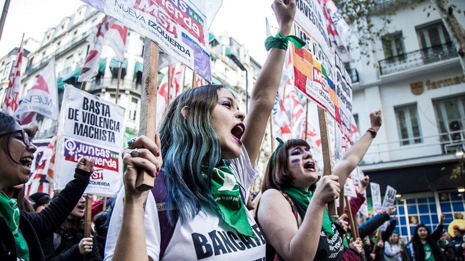 #NiUnaMenos: multitudinaria marcha al Congreso, con el aborto legal como reclamo telefenoticias.com.ar/actualidad/niu…