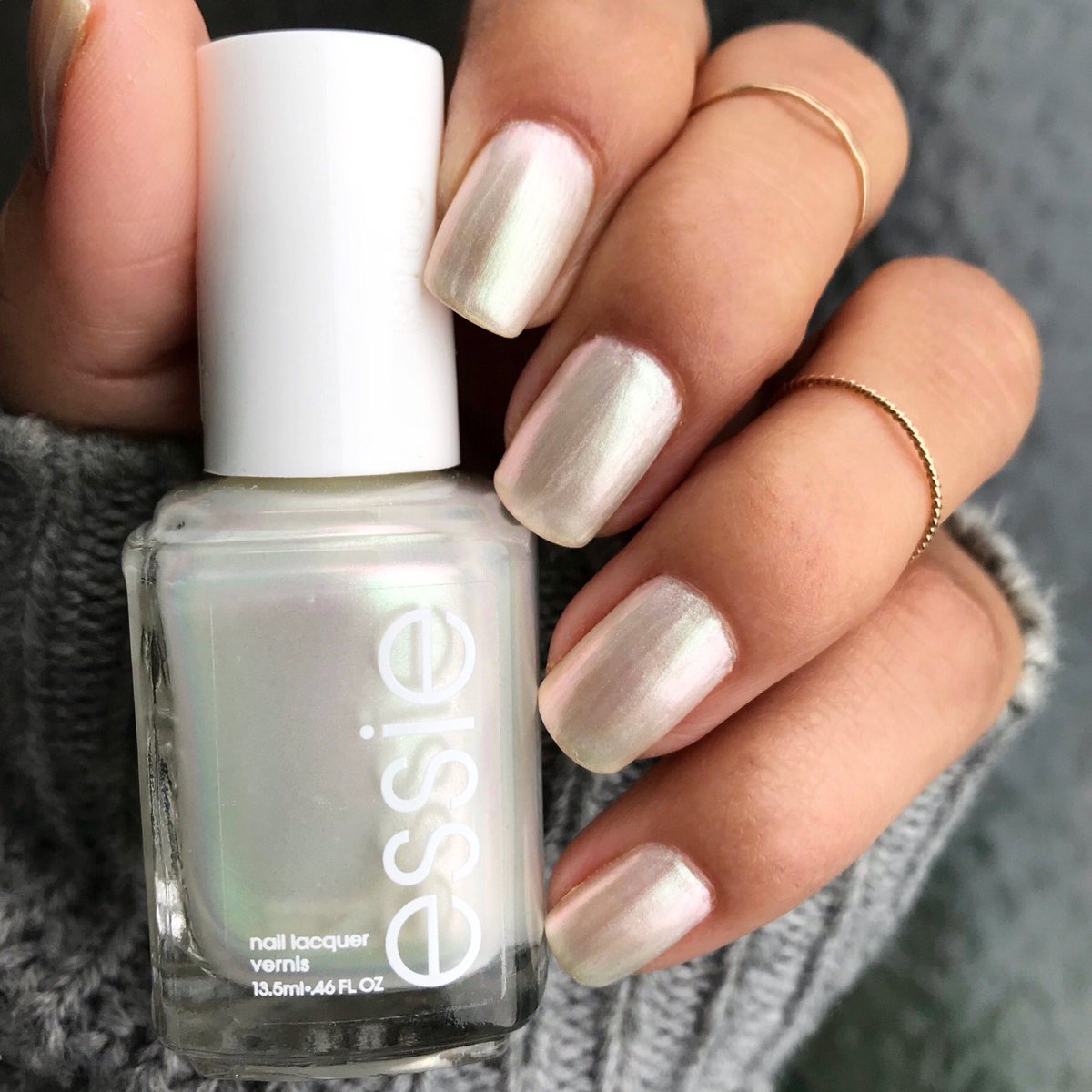 EssieFan's tweet photo. Mani-Monday nails in #essie All Daisy Long, from the 2018 Summer Collection. 🌼
For this I used essie Ridge Filling Base Coat + 2 coats polish + Seche Vite fast drying top coat. This polish is fairly sheer on the first coat, but didn’t need more than 2 coats for full coverage. https://t.co/3m0Tuza5R0