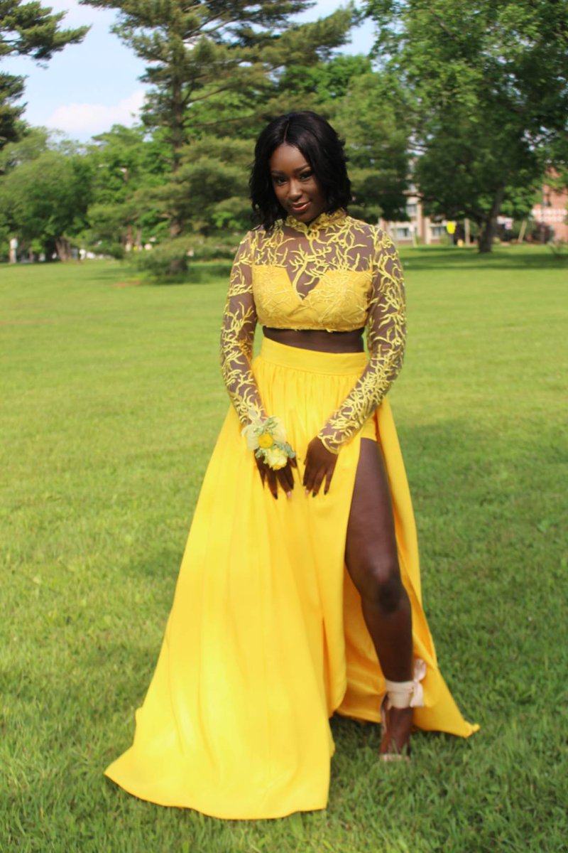 queen_timmya's tweet photo. @dearra  chewed them up real quick #prom2k18 https://t.co/hsjKNqE0iL