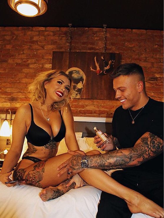 DunnettRosy's tweet photo. No matter how hard #loveisland tries nobody’s gonna compare to these two flames @ab_bowen07 and @OliviaDBuck 🔥Xx https://t.co/7BJQ2WjfHi