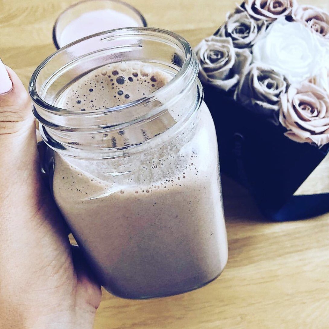 NUTRITION TIME ⚡️⚡️ I love our SMOOTHIES BECAUSE THEY ARE 👇 👉🏼 Dairy free
👉🏼 packed full of 17 different fruits and vegetables 👉🏼 High in iron 👉🏼 Contains vitamin B &amp; C. &amp; because they taste delicious and help me to feel and look my best 💕🤸‍♀️🔥👙🌱🌈