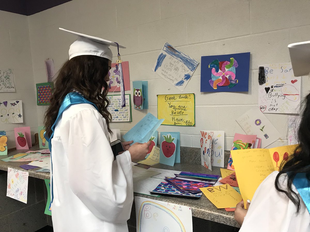 BHSclassof_18's tweet photo. Thank you @PaynterRocks for the wonderful cards! The seniors loved reading them! https://t.co/MI0HBIsRVZ