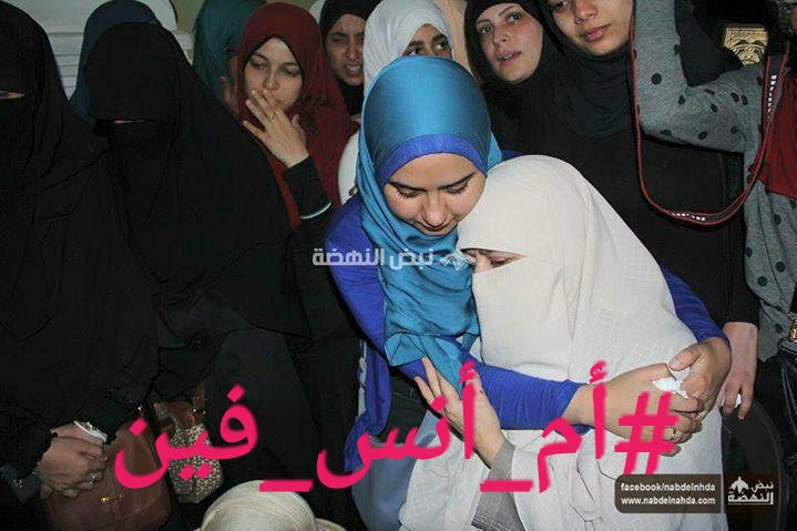 #ام_انس_فين حسبنا الله ونعم الوكيل 
لم يسلموا قوارير ام الدنيا من بطش العسكر من شهيدة او ام شهيد او زوجة شهيد او بنت شهيد ومعتقلين