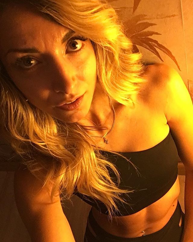 ElenaFataLivia's tweet photo. Reharsals ‘till this time at night 🤸🏼♀️
.
.
#poledancerlife #poledance #strongwomenrock #blondie #mynewstyle #abs #fitgirl #Elenuzza #TAPpoledance #talkingaboutpassions #mydancestudio⚫🔴⚪ https://t.co/rFTyonpfcZ https://t.co/I3h28f39dh