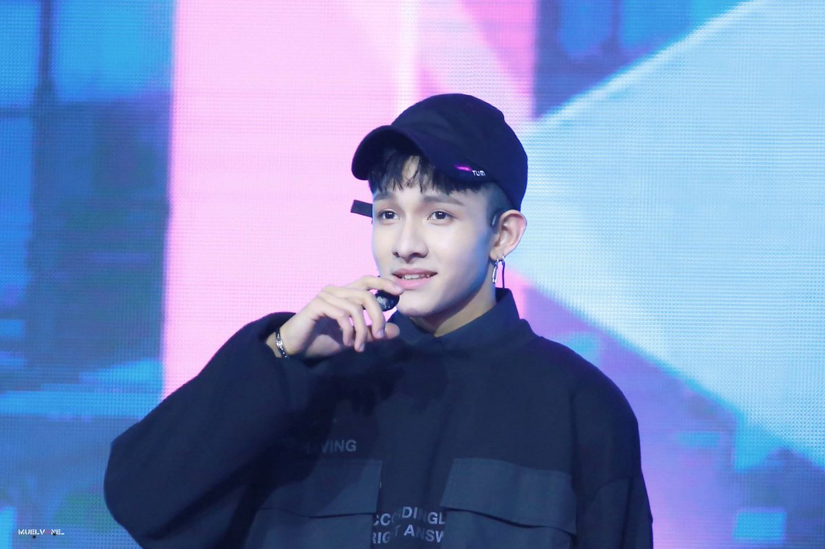 Muelvone's tweet photo. 180506 Simply K-pop in 양구

@bravepunch0117 
#사무엘 #kimSamuel #SAMUEL_ONE #Samuel #ONE https://t.co/Nl93zBgl4R