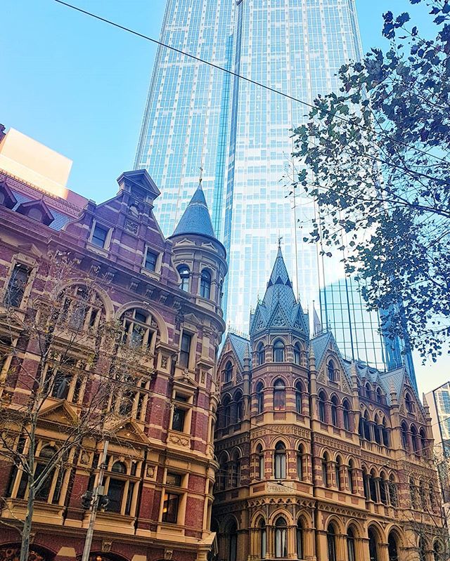 JoyWorkingHard's tweet photo. #Juxtaposition. #SomethingOldSomethingNew
#VictorianArchitecture brick Rialto Hotel (William Pitt 1889)
#GlassAndSteel Rialto Towers (Gerard de Preu and Partners in association w Perrott Lyon Mathieson 1986) . .
.
. .
#archifinds #archifindsmelb #arch… https://t.co/VpshL9Ah1Q https://t.co/SsKQNgwvzk