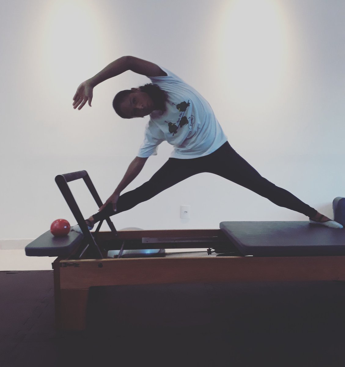 StudioClass2's tweet image. Dia de alongamento com Andreia Noronha, fisioterapeuta e instrutora de pilates! 
#studioclass #pilatesguará #bemestar #alongamento