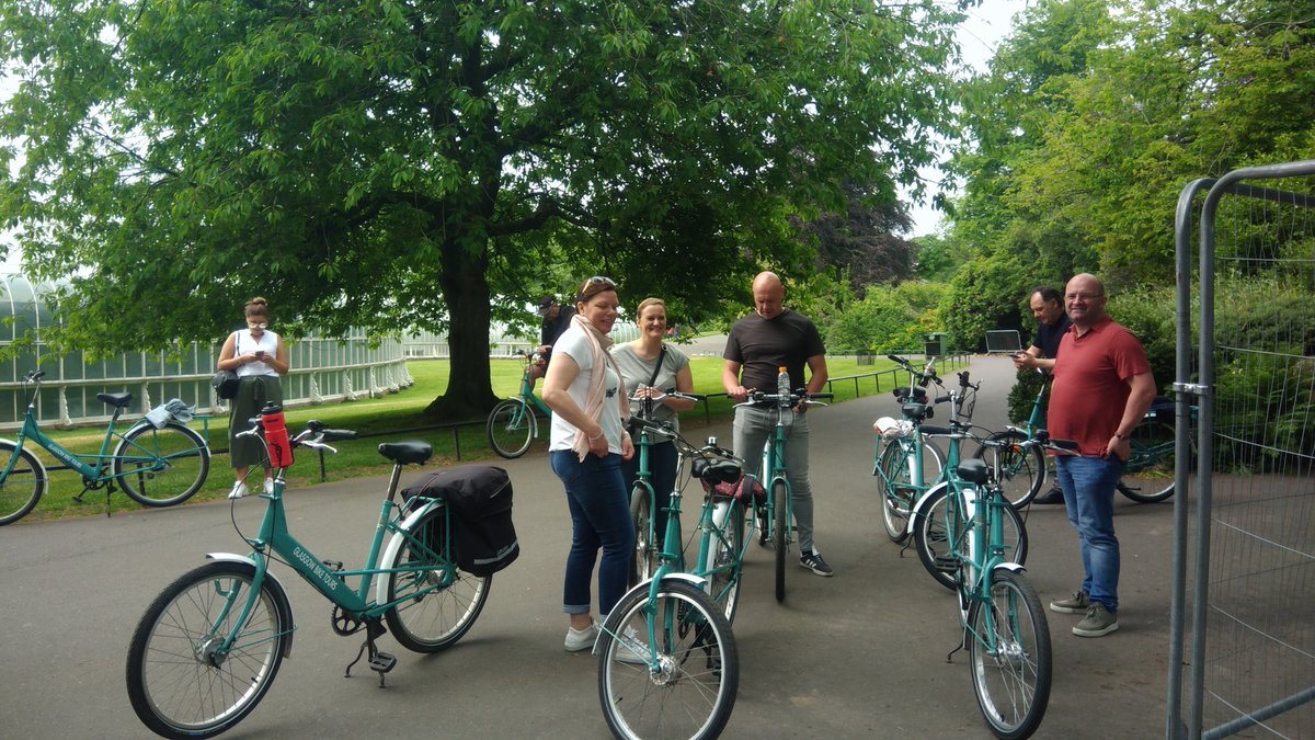 glasgowbiketour's tweet photo. Glasgow's Botanic Gardens with some Belgian Ed Sheeran fans. #BotanicGardens @glasgowbiketour #gingermusic https://t.co/UvYYUi1cLE
