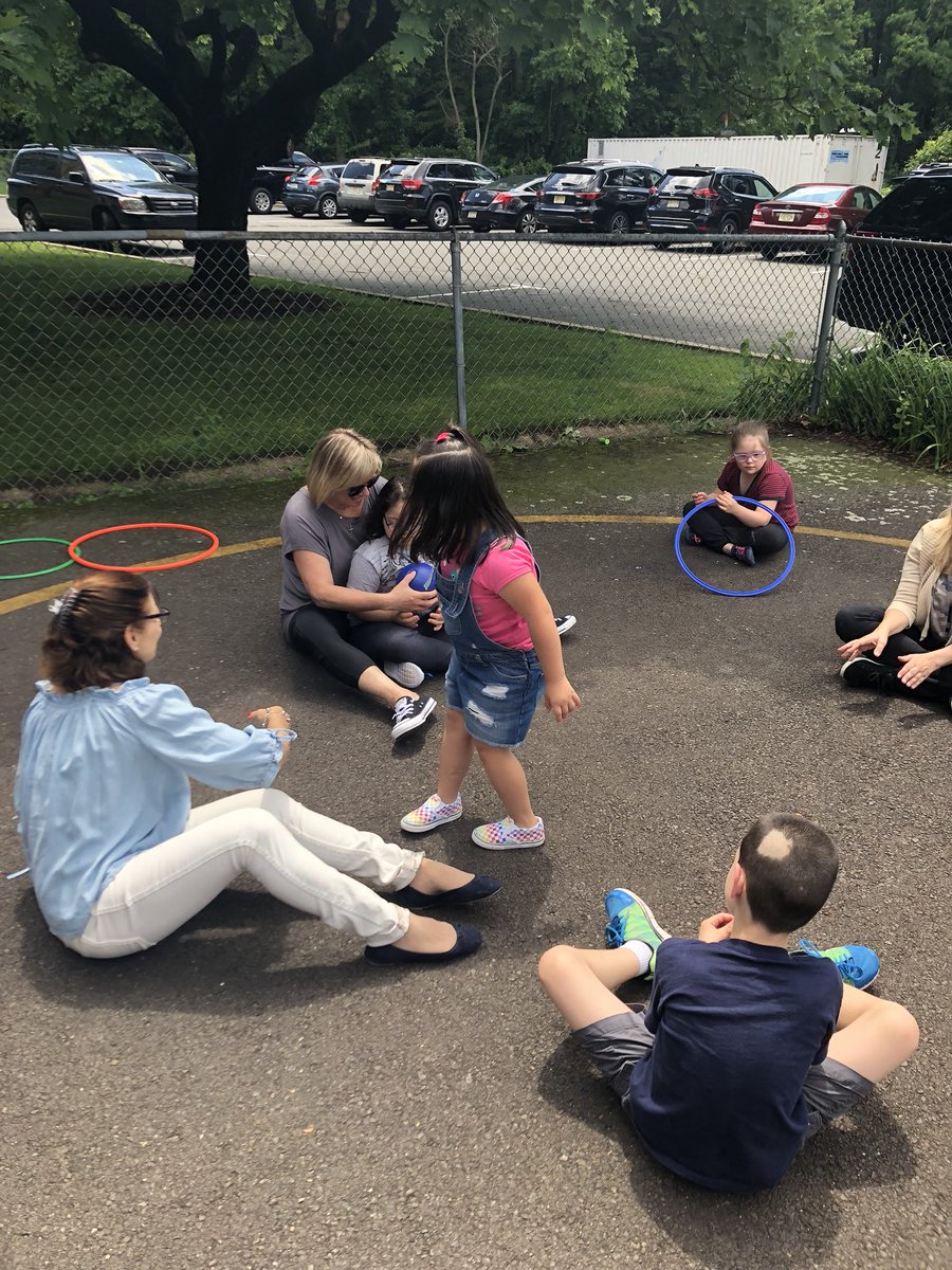 SayenMD_'s tweet photo. What a beautiful day to play outside with each other! 🌞 @SayenLions #14days #summer https://t.co/dKpJtbBnOl