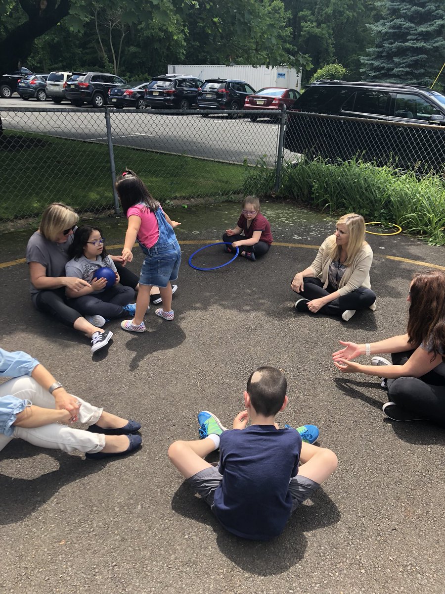 SayenMD_'s tweet photo. What a beautiful day to play outside with each other! 🌞 @SayenLions #14days #summer https://t.co/dKpJtbBnOl