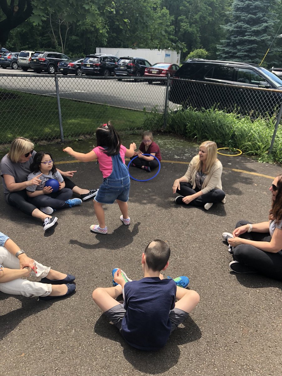 SayenMD_'s tweet photo. What a beautiful day to play outside with each other! 🌞 @SayenLions #14days #summer https://t.co/dKpJtbBnOl