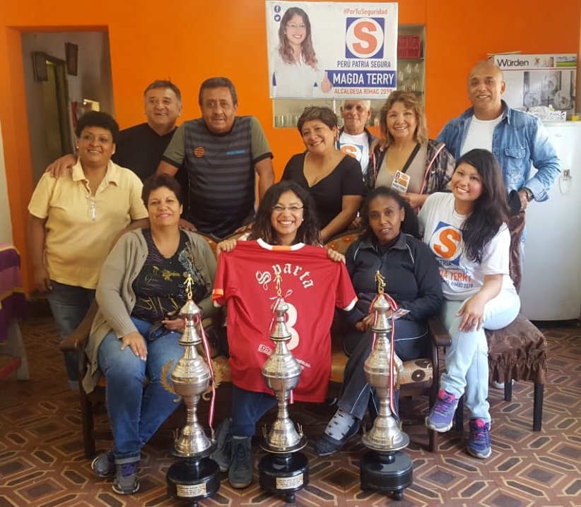 magdaterry's tweet photo. Hace unas semanas los amigos del Club Sparta ganaron el campeonato de fulbito en Palomares, ahora nos recibieron en su casa con ese cariño y calor de hogar que los rimenses bien saben dar. Gracias por la buena vibra amigos! #TeQuieroRímac #MagdaTerry #ApoyandoElDeporte https://t.co/E9H2XByCqn
