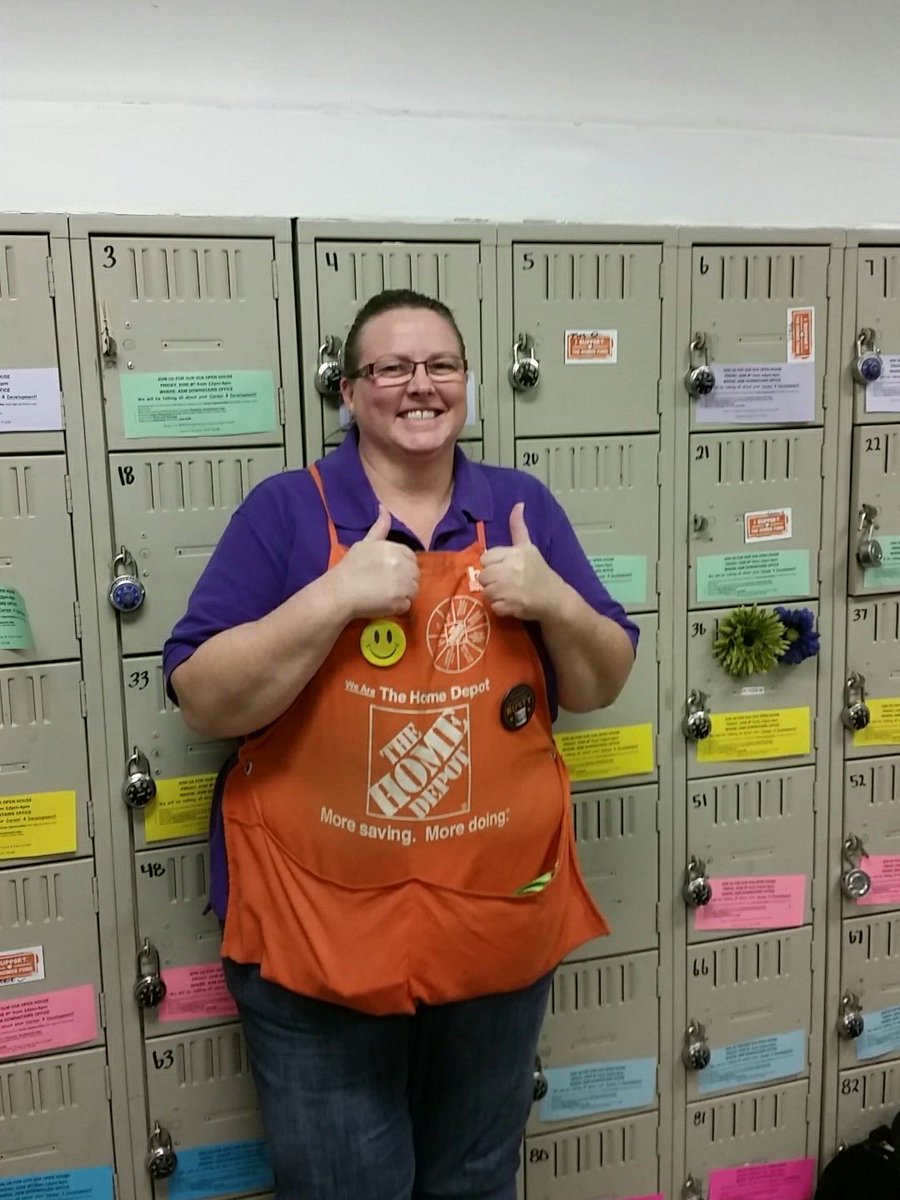 MichaelGiering's tweet photo. Shout out to Lea for grabbing a parade of carts on her way in for her shift! Excellent customer service starts all the way out in the lot! @Erin_K_Watson @JonSturgis1 @HDHaar10 @nate_knowles @troyer_paige @bobsaniga https://t.co/FDyaEgbu63