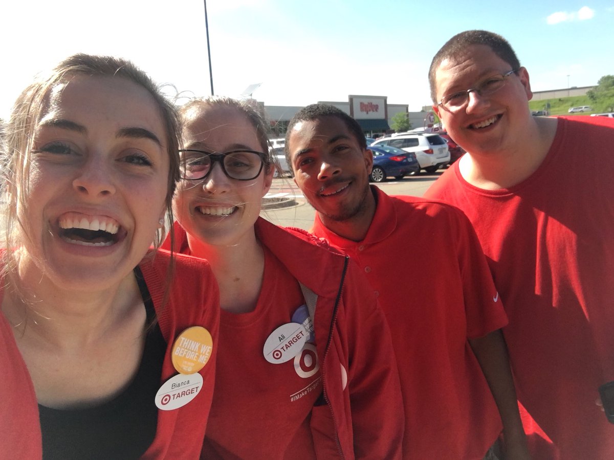 First official drive up in the books at T86! 🙌🎉 #G196 #D127 #newguestexperience #teachandtrain <a href="/BuffoSarah/">Sarah Buffo</a> <a href="/millera7/">Ali Miller</a> <a href="/ckoivist/">Carly Anderson</a> <a href="/kaitward16/">Kaitlyn Ward</a>