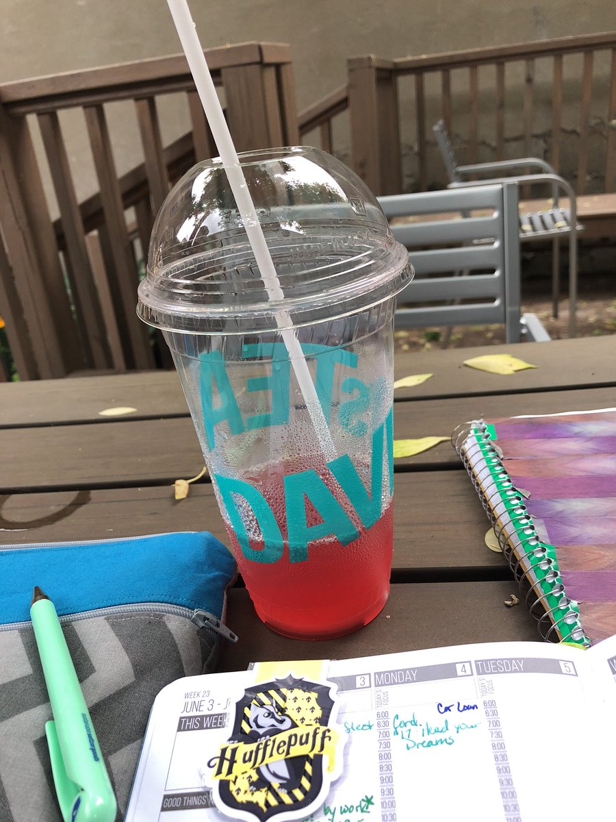 GeekFourLife's tweet photo. It’s a great day to plan out in nature thanks to @DAVIDsTEA #passionplanner @missemily and awesome weather. #meditation #music #plan #GeekPositive https://t.co/rp0XEPl3HF