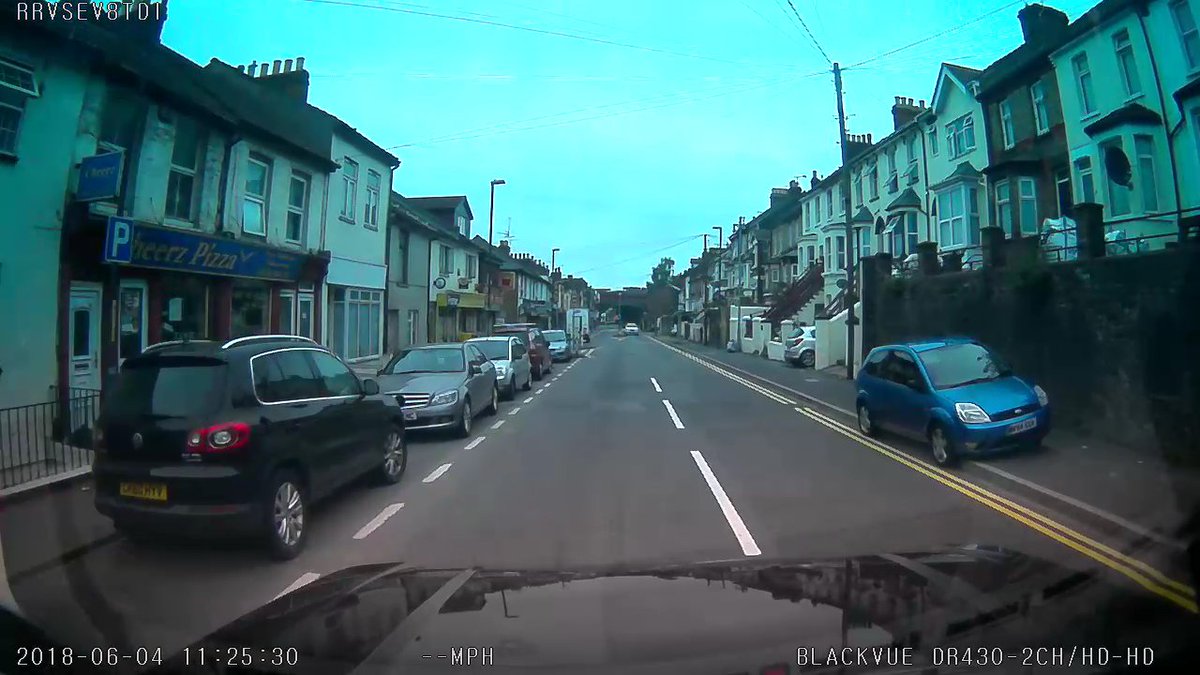 AlanMartinUK's tweet photo. #LutonRoad #Medway_Council Parking same folks different strokes  Easy catch fellas https://t.co/ryExx6xbUB