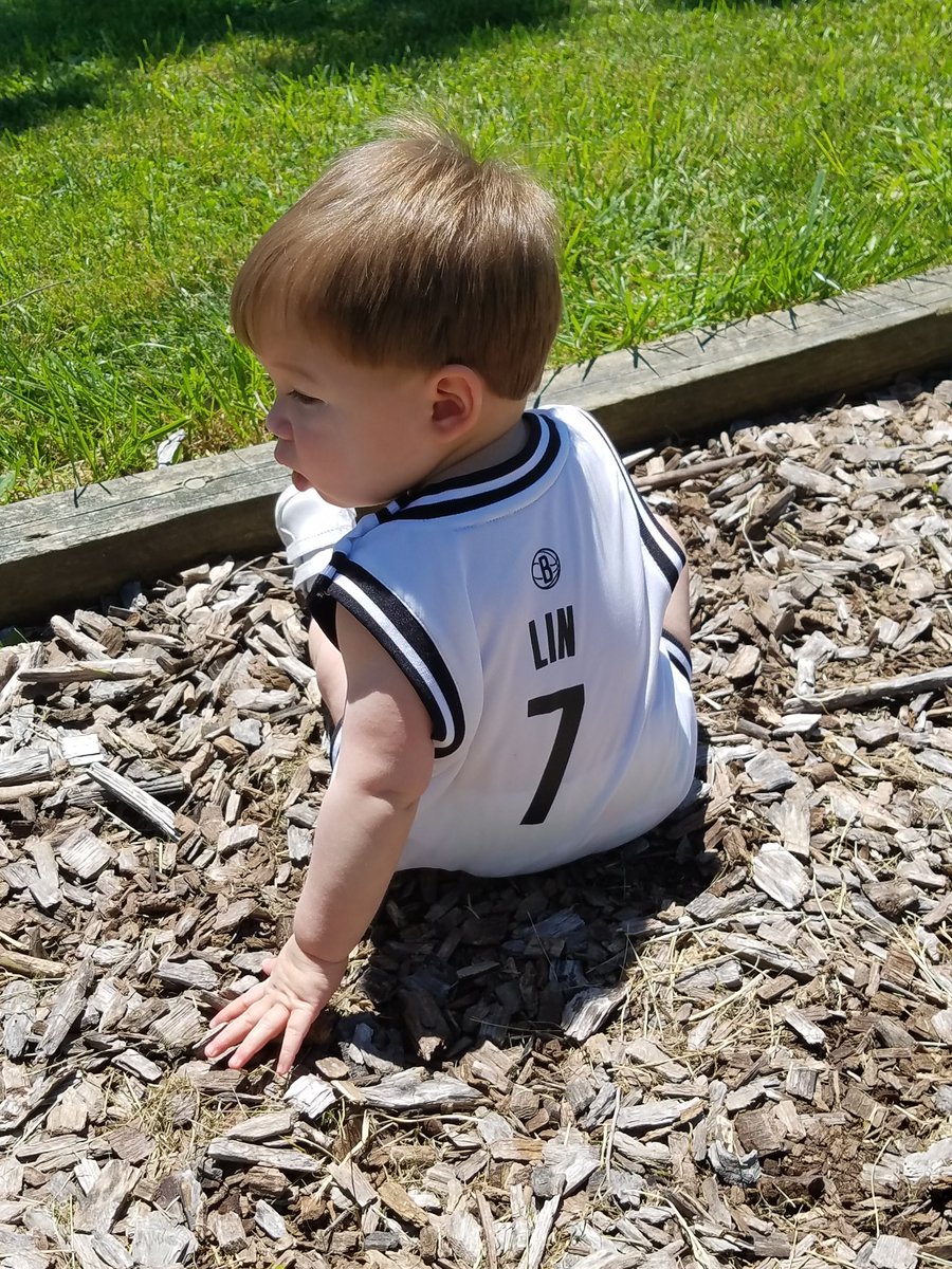 the_lin_dynasty's tweet photo. @JLin7 Meet the newest J.Lin (James) repping the Brooklyn Nets. All he needs is the requisite man-bun. #LinfortheWin https://t.co/480vEVEZLJ
