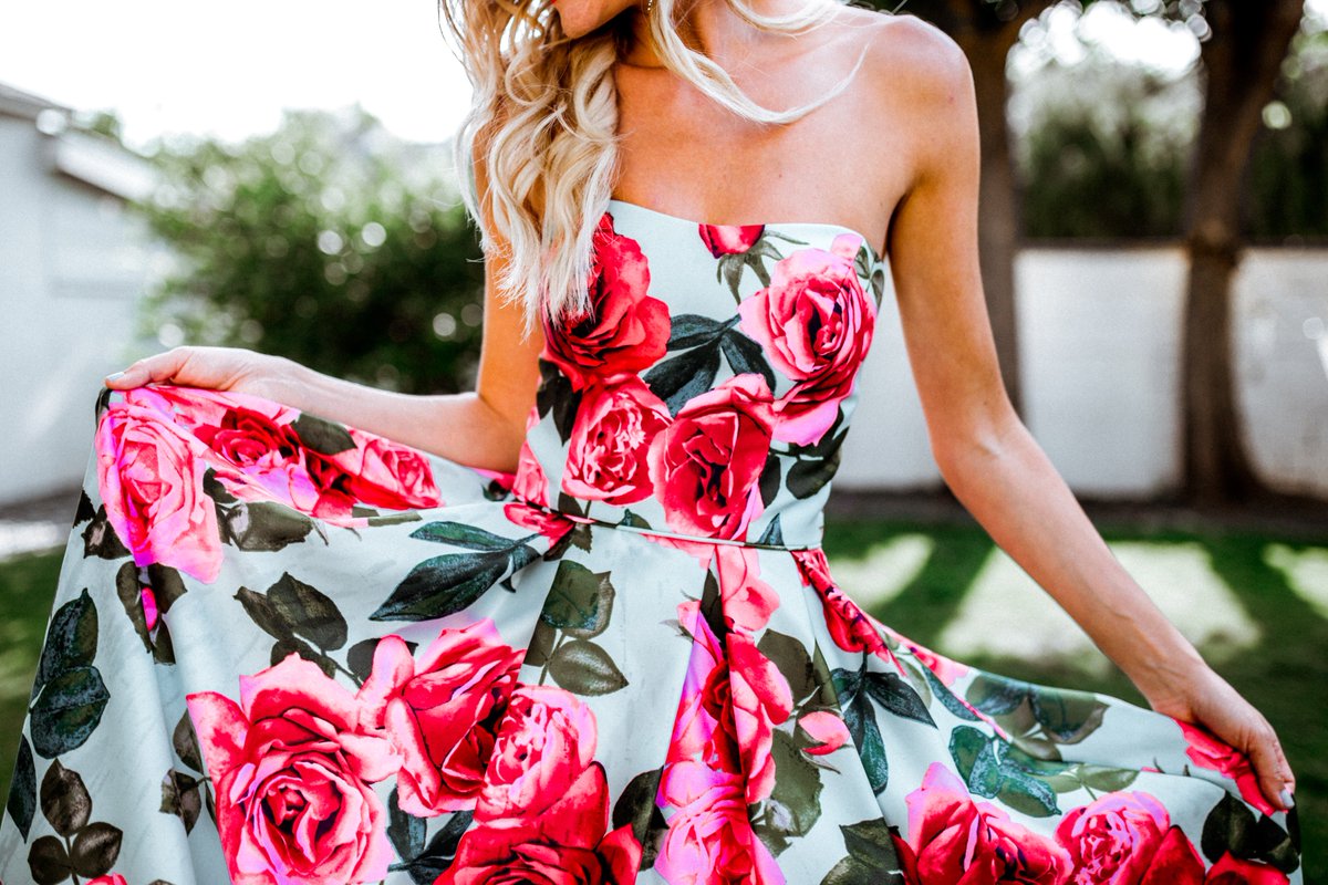 QuigleyOfficial's tweet photo. NO RAIN, NO FLOWERS! New blog post just went live featuring
 @davidsbridal! Check it out! https://t.co/BMxivOgYZ8 

#DavidsBridal #Sponsored https://t.co/tEOcApa4Cn