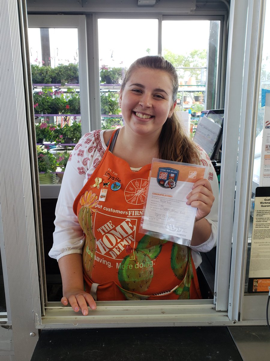 _Spears_Ashley's tweet photo. Krystle is CASHIER OF THE MONTH! Amazing job Krystle!! #team2754 #frontendfun @AngelBisson @RRadakovitz @PuksztaMartha @scottclittle @WMTKD1 @PaulaAnnRay https://t.co/mKcd7v16Wm