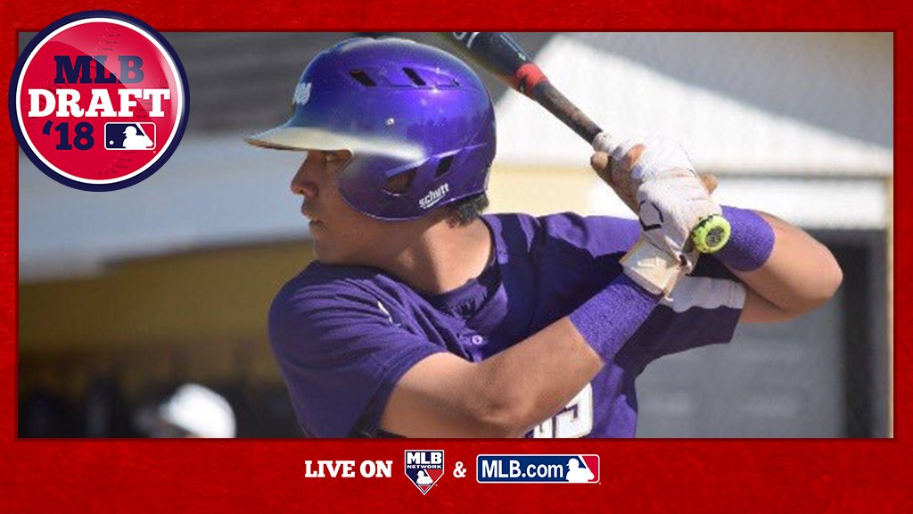 MLBDraft's tweet photo. With the 23rd pick of the 2018 #MLBDraft, the @Yankees select @CHSHurricaneBSB switch-hitting catcher (and switch-pitcher) Anthony Seigler: https://t.co/I4XB50yP67 https://t.co/h41ydztYe5