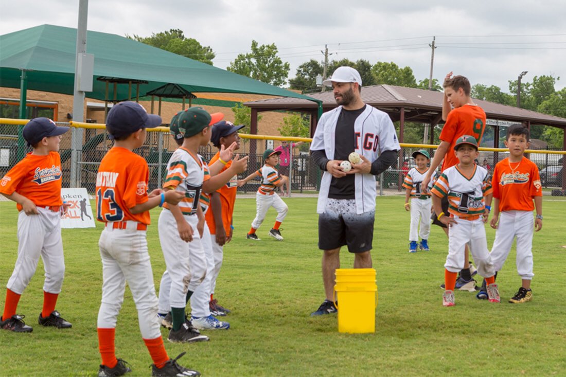 How do you cure the Monday blues? Host a baseball clinic with <a href="/JoseAltuve27/">Jose Altuve</a> and 200 students! We had an awesome time #FuelingGood at @springspiritbb today and we can’t wait to do it again.