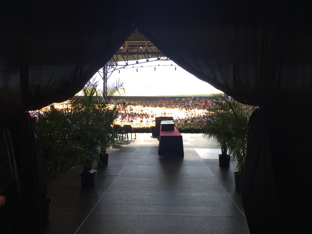 _MarkMcElwee's tweet photo. Lined up and ready to rock’n’roll @SJHS_Raiders @SJHS_2018 graduation. #sjhsraiders #PWCSClassof2018 #proudteachers https://t.co/YIXgyafRUE