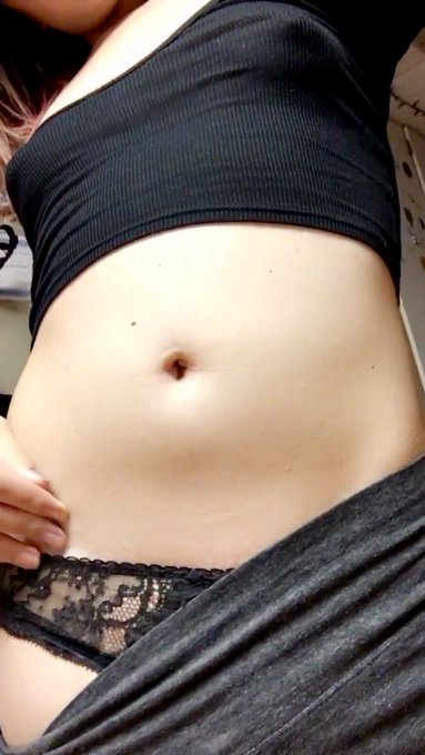 1 pic. Who wants to take these off for me? ?? https://t.co/JGoomGGu50