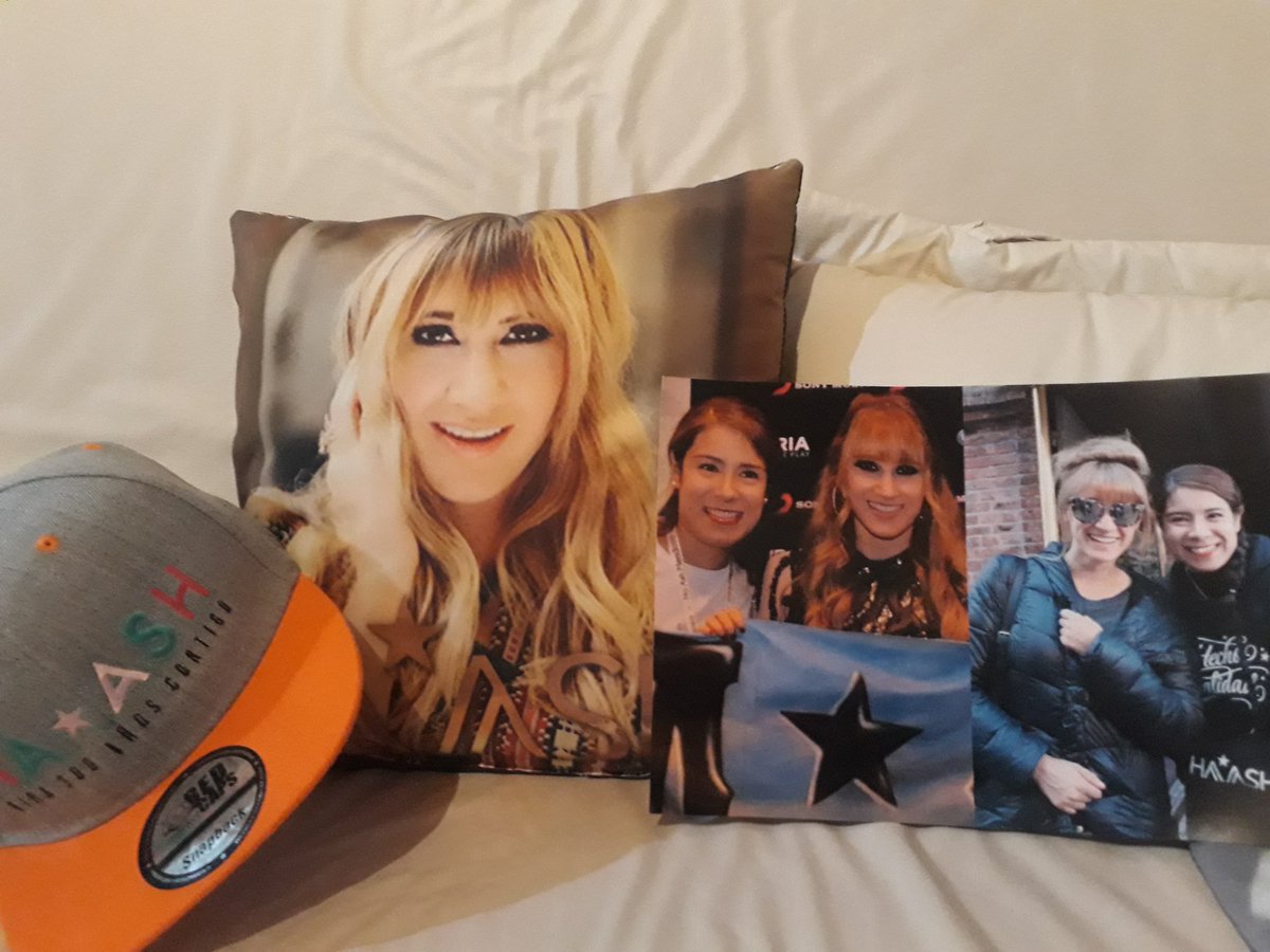 jessytiti88's tweet photo. Gracias Hannita por la gorraaa....!!! Más que feliz 😚😚el mejor momento del luna park.😍 #HannaLove 😍 #Hannatica 😍 @haashoficial #MendozaLasExtraña https://t.co/QiIw3NISjn