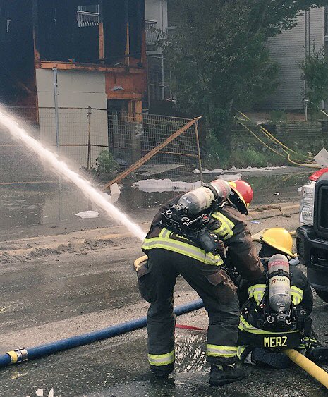 A good #firefighter knows how, an educated firefighter knows why.-C. Walker

#Mentorship
#Leading
#AlwaysKnowWhy
#VancouversBravest
#VFRS 
#MondayMotivation