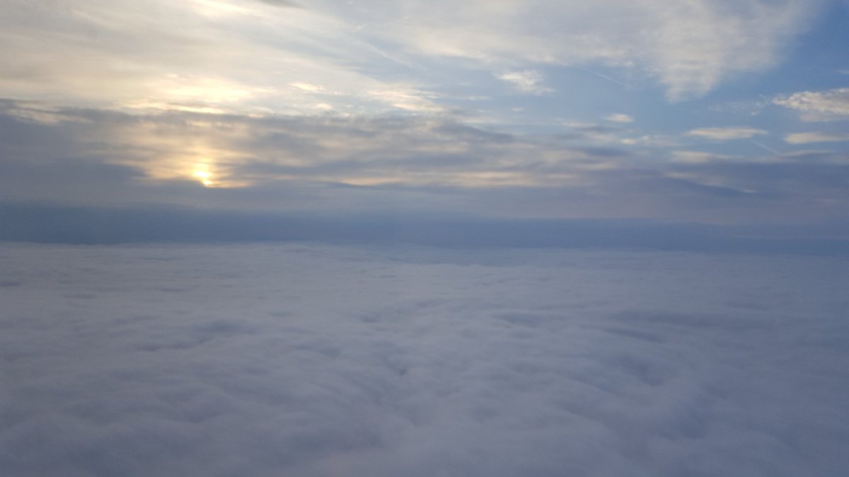 Critical_Claire's tweet photo. Beatiful sunset behind us as we skirted over the weather on the way back to base.
It's good to be flying again on @dsairambulance 
#HM10
#helimed10
#sunset
#theviewfrommyoffice https://t.co/KOZbkP3bKF