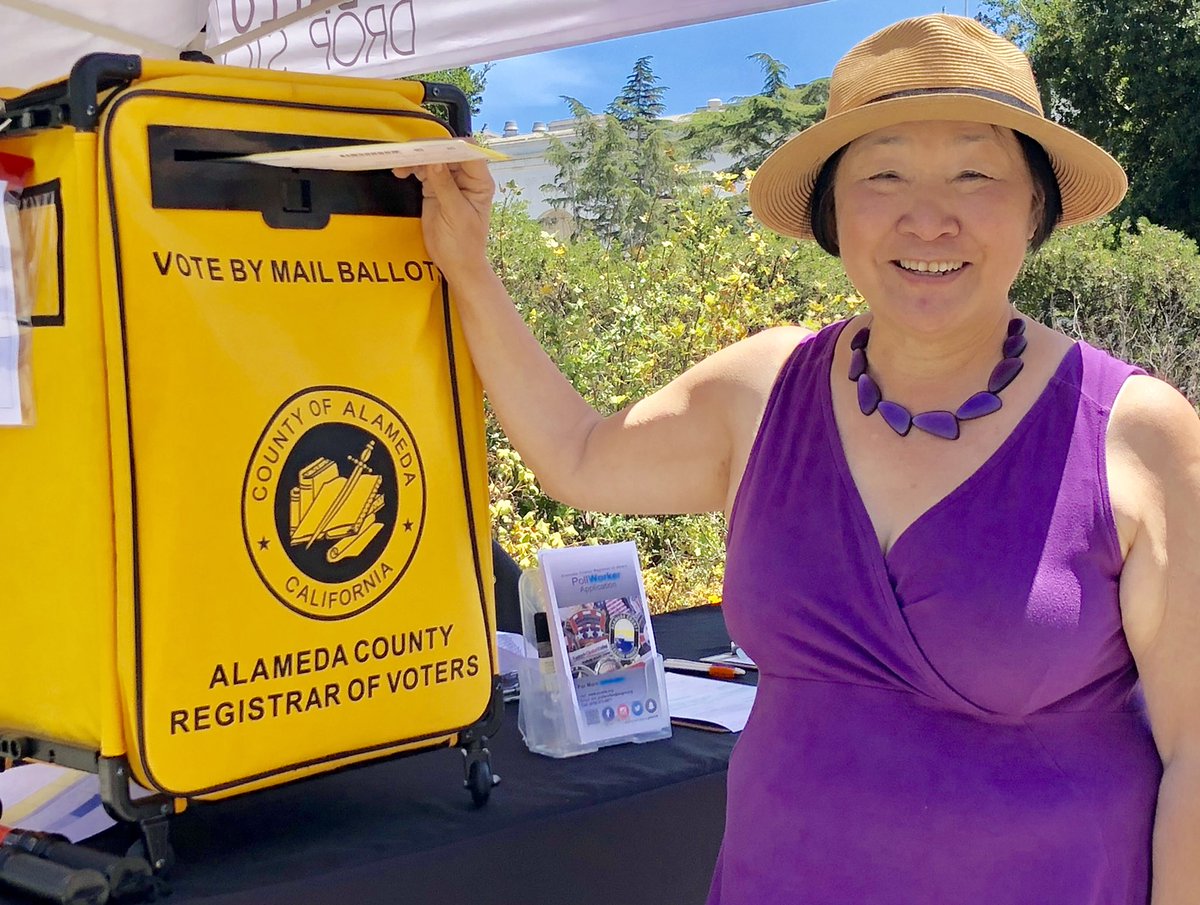jeanquan's tweet photo. Too late to mail #absenteeballots. We just finished researching state measures, voted for #MeasureA #Preschool & #MeasureD #OaklandLibraries. Used the easy drive-in drop off right in front of the #AlamedaCourthouse betw 12th & 14th instead of going to our polling site. #vote https://t.co/TAYMJaQxr4
