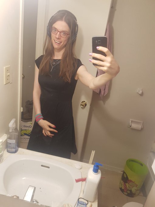 New dress and me without makeup if youre into that, come hang out tonight 😙 https://t.co/q0ux8XzBHi