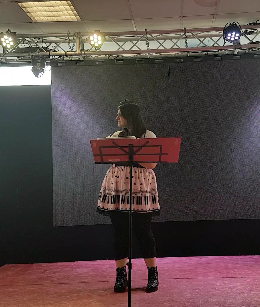 _sara_fadda_'s tweet photo. @etnacomics in #areajapan giorno 1 giugno
#6月1日
#ライブ
#アニソン https://t.co/Lb2O7ywhbr