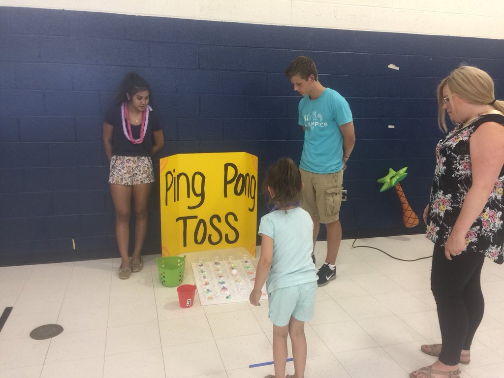 LHS_InteractClu's tweet photo. Thanks to all the volunteers for the carnival at lessenger! Great turnout and so much fun! https://t.co/mAvRiV9JBt