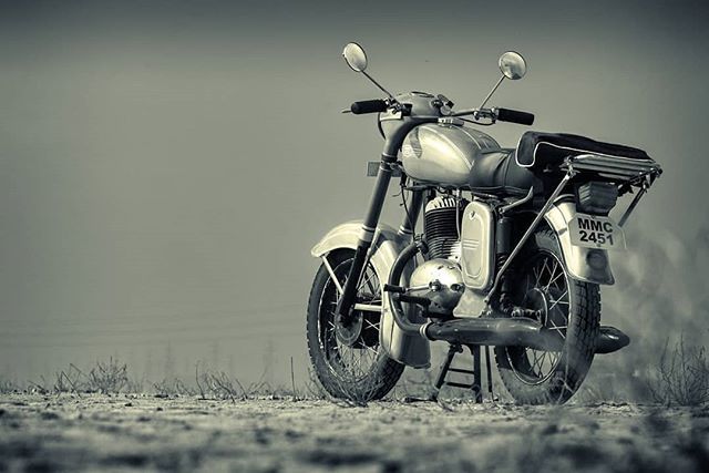 Jawa 250 Type 353

I'm not shy of shooting pics of my love, my precioussss! 🤩

Caption and Photo courtesy of @magumedia641 | #Jawa | #JawaMotorcycles #JawaCZMotorcycles.com | #MadeInCzechoslovakia| #2Stroke | #Chrome | #Biker | #Motorcycles | #JawaCZ… ift.tt/2kKJ4yi