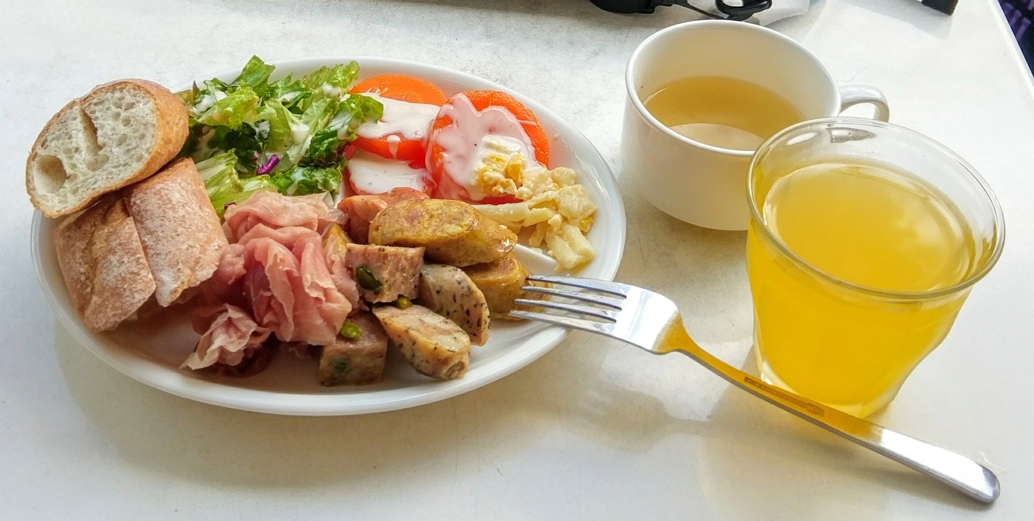 カクさん 宴会部長 朝から品川駅エキュートでハム食べ放題 640円 60分 です 実感が伝わりずらいけどオススメよん バルマルシェ コダマ 品川店 港区高輪３丁目２６ ２７ エキュート品川1f T Co 9f22plxczn T Co 7c3migqr3c Twitter