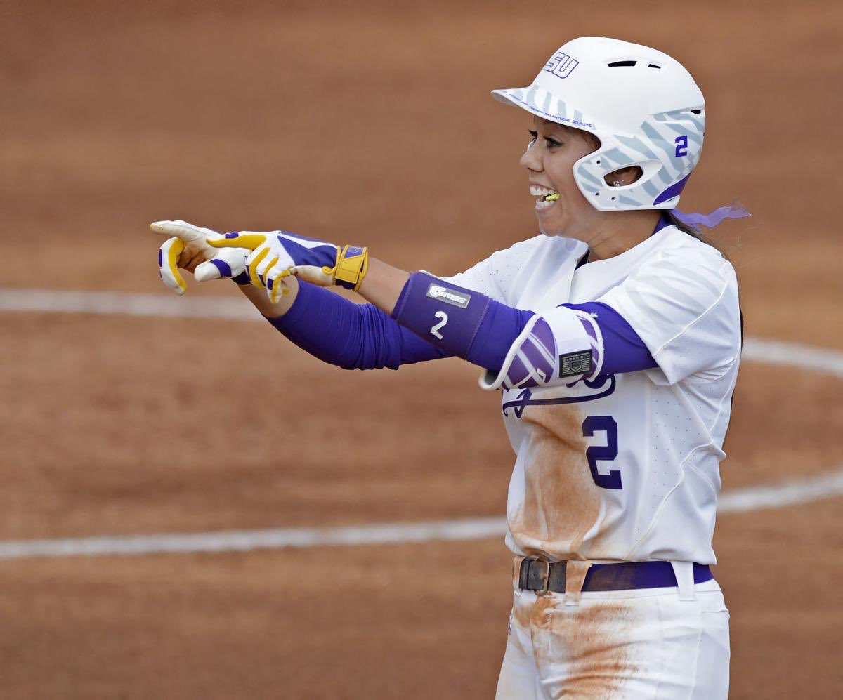 LLefty18's tweet image. Tonight is the @MLB #Draft2018 &amp;amp; I’m still hopeful we can continue to grow Pro Softball to million dollar signing bonuses. We’ve had some pretty incredible players drafted in our time @lsusoftball, but even better humans. Their impact on LSU and the game is huge #madebyLSU