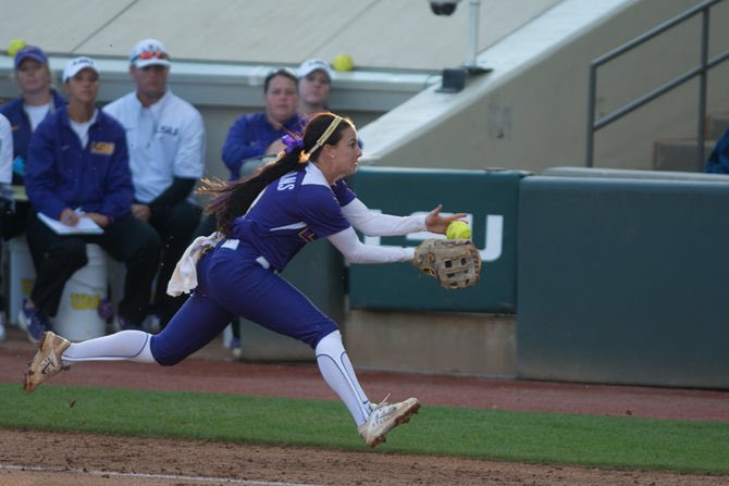 LLefty18's tweet image. Tonight is the @MLB #Draft2018 &amp;amp; I’m still hopeful we can continue to grow Pro Softball to million dollar signing bonuses. We’ve had some pretty incredible players drafted in our time @lsusoftball, but even better humans. Their impact on LSU and the game is huge #madebyLSU