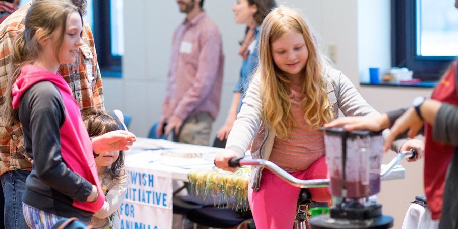 Our ALL AGES Shuk (marketplace) is a celebration that culminates our afternoon of workshops: A kosher, veggie dinner prepared by conference participants, DIY activities, tabling by community organizations, our silent auction, and live music. buff.ly/2JdJiIJ #BJFC18