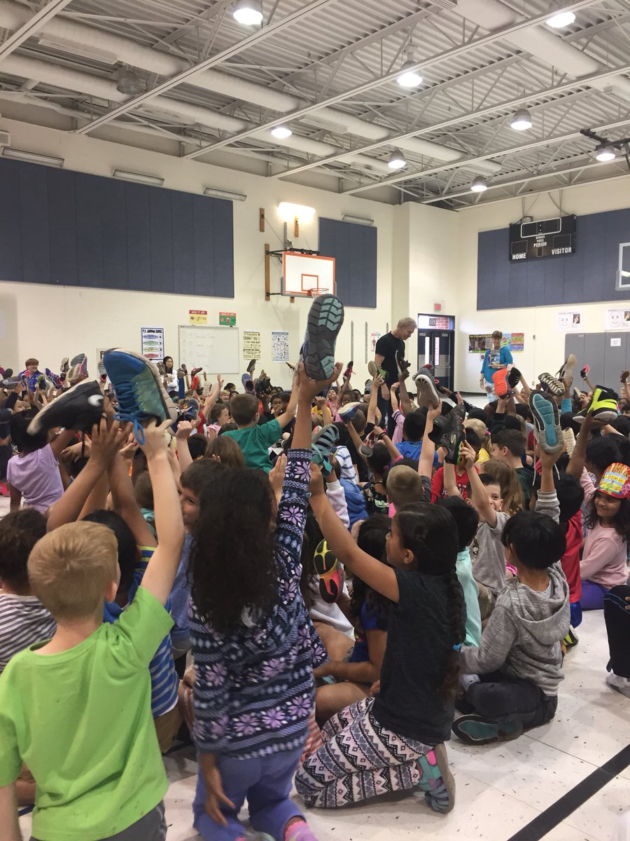 Angelucci_1st's tweet photo. Amazing #BooksTheMagicIsReal magic show today! Two of my students got to participate! Thanks @PNBLibraryLady https://t.co/JRHlClS2uD