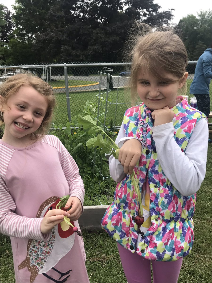 miss_rrega's tweet photo. Enjoying the fruits of our labor at the harvest party in the WOS garden @WOSnews #msregaWOS #msehardtWOS https://t.co/0on6TkcnQQ