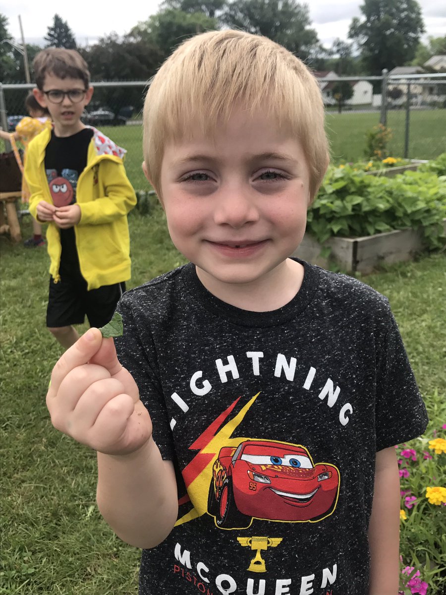 miss_rrega's tweet photo. Enjoying the fruits of our labor at the harvest party in the WOS garden @WOSnews #msregaWOS #msehardtWOS https://t.co/0on6TkcnQQ