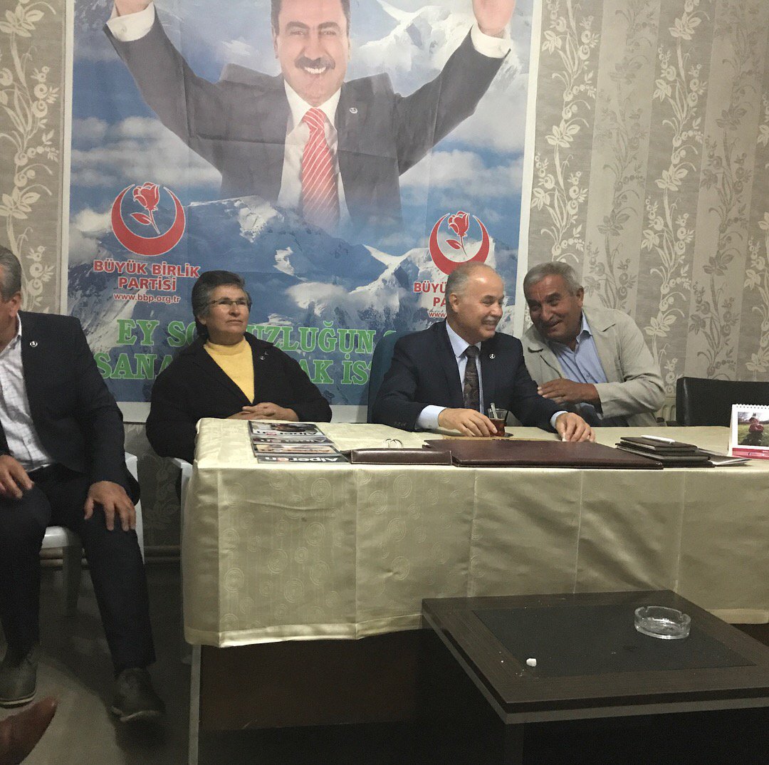 hasim_yanar's tweet photo. Seçimler kavga aracı olmasın. Sel gider kumu kalır. Bu seçimde gidecek ama siz akraba olarak komşu olarak kalacaksınız  diyor  Muhsin Başkan.

Elbistan İlçe Teşkilatımızla bir araya geldik,, ardından  Siyasi Partilerimizin Seçim Bürolarını ziyaret ettik. https://t.co/xVUDvKyOCn