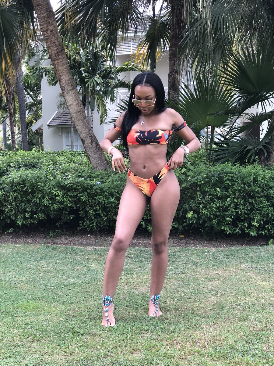 MemeBeKillenEm's tweet photo. Little taste of #BleuWeekend https://t.co/PZCLWdGUwc
